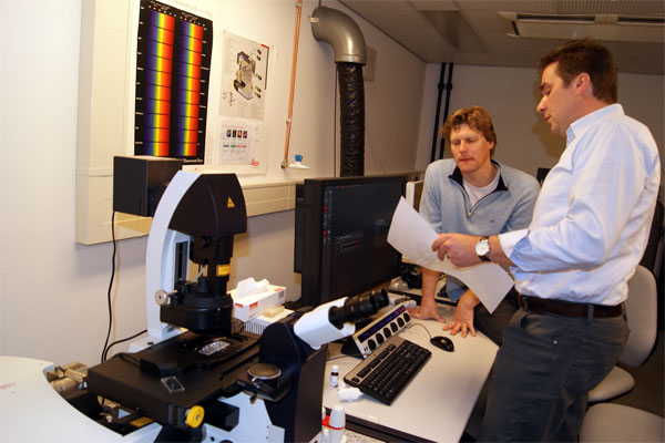 Testing the confocal microscope Leica TCS SP8 20121107 1